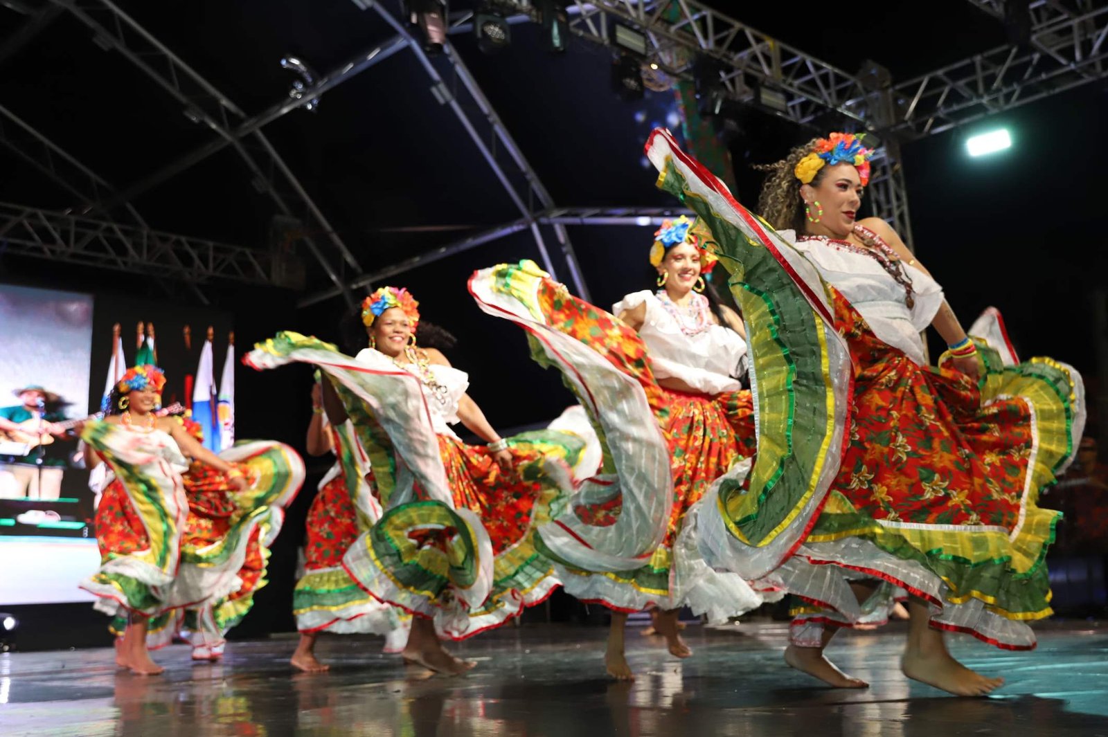 6_Grupo_Parafolclórico_Frutos_do    _Pará_11_08_IMG_2604