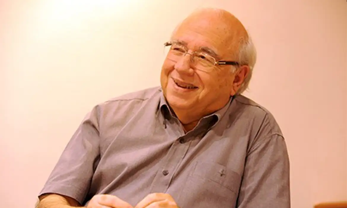 luis-fernando-verissimo-conta-sua-trajetoria-pessoal-e-profissional-em-encontro-na-universidade-do-livro