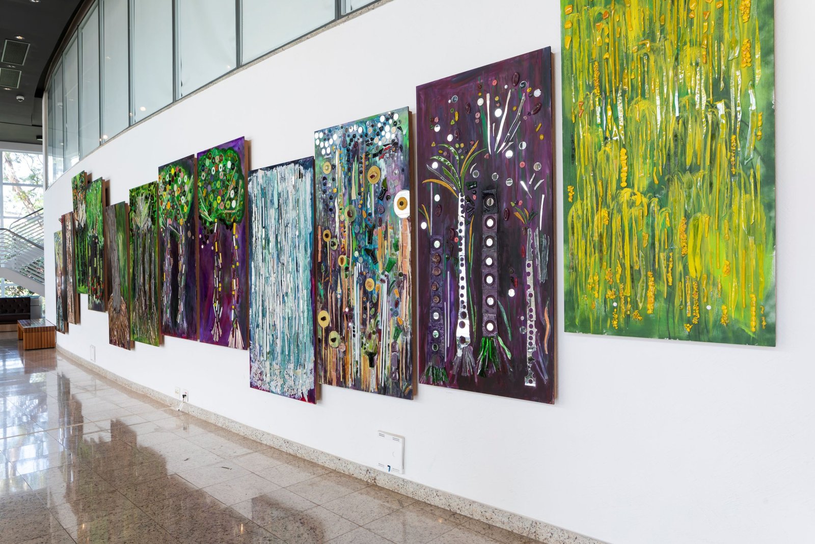 EXPOSIÇÃO_REFLEXOS_DO_INIMAGINAVEL_ATRAVÉS_DO_VIDRO_TUDO_ACONTECE_DEBORA_MUSZKAT_SESI_ITAPETININGA_2025_PEDRO_NAPOLITANO_PRATA_014_