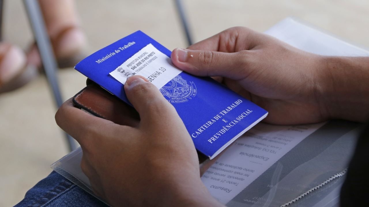Carteira_de_Trabalho_Foto_Marcos_Morelli_Pref_Rio_Preto_88255cbae7