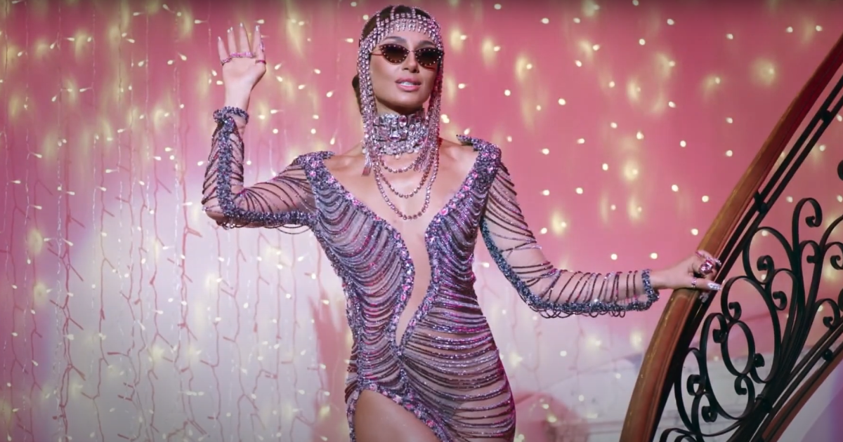 Camila Pitanga interpreta a vilã Lola em "Beleza Fatal"  • Reprodução/YouTube