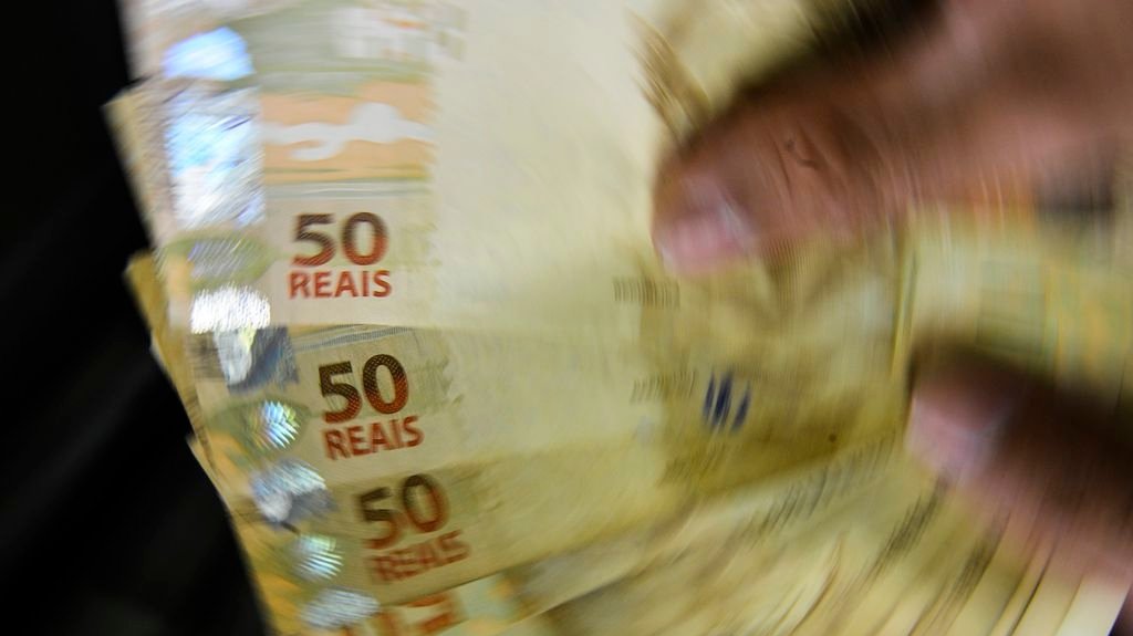 Índice calculado pelo Banco Central mostra crescimento de 2,5%, menor do que os 3,7% registrados...